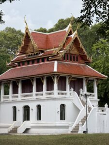 Маршрут по Wat Yansangwararam, Khao Chi Chan и Nong Nooch