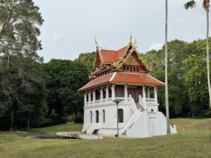 Маршрут по Wat Yansangwararam, Khao Chi Chan и Nong Nooch
