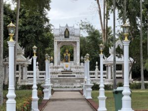 Маршрут по Wat Yansangwararam, Khao Chi Chan и Nong Nooch