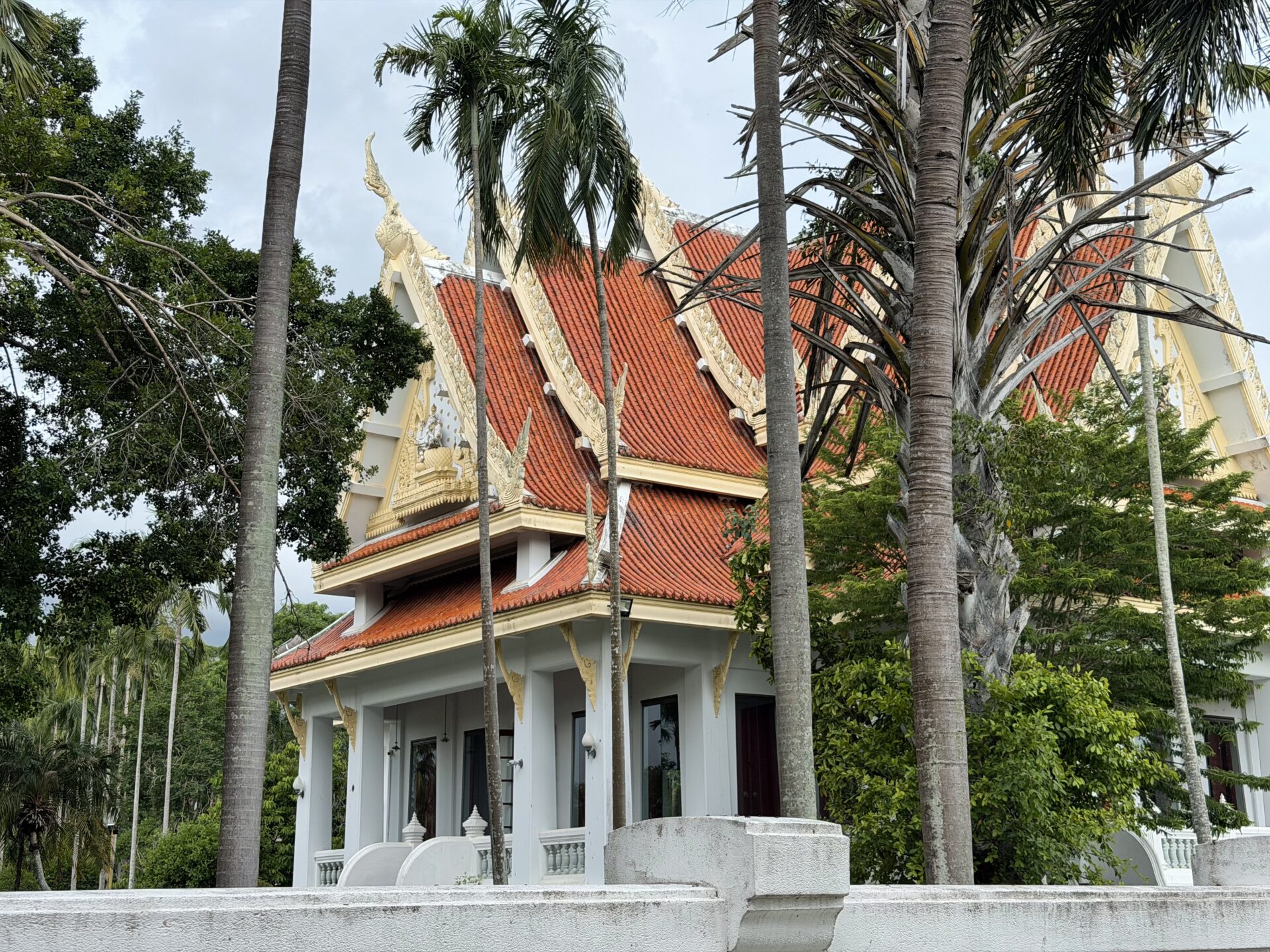 Маршрут по Wat Yansangwararam, Khao Chi Chan и Nong Nooch