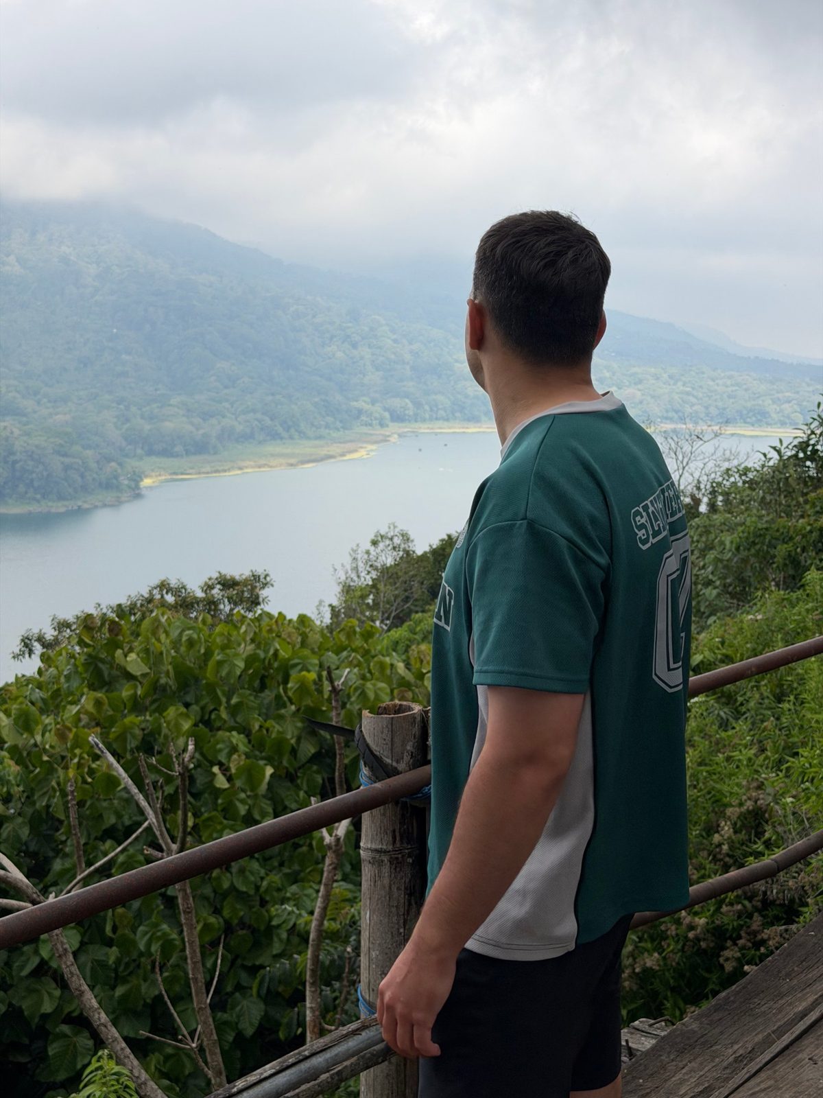 Вид на озеро со смотровой Bali Twin Lake